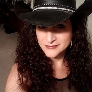 Meet your Posher, Mia